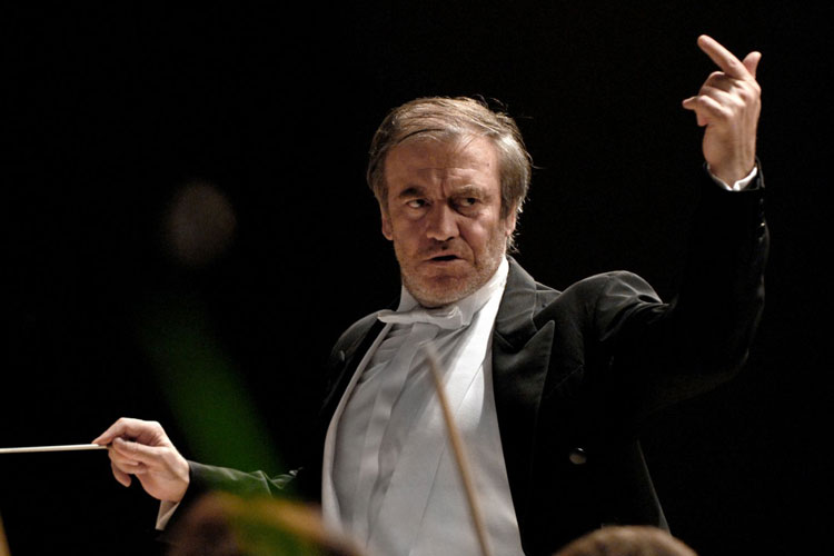 Julius Conductor